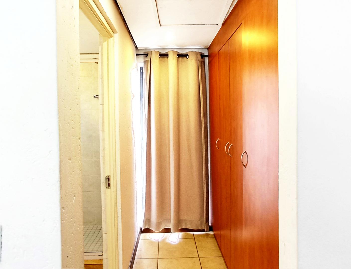 730617_bed_closet.jpg