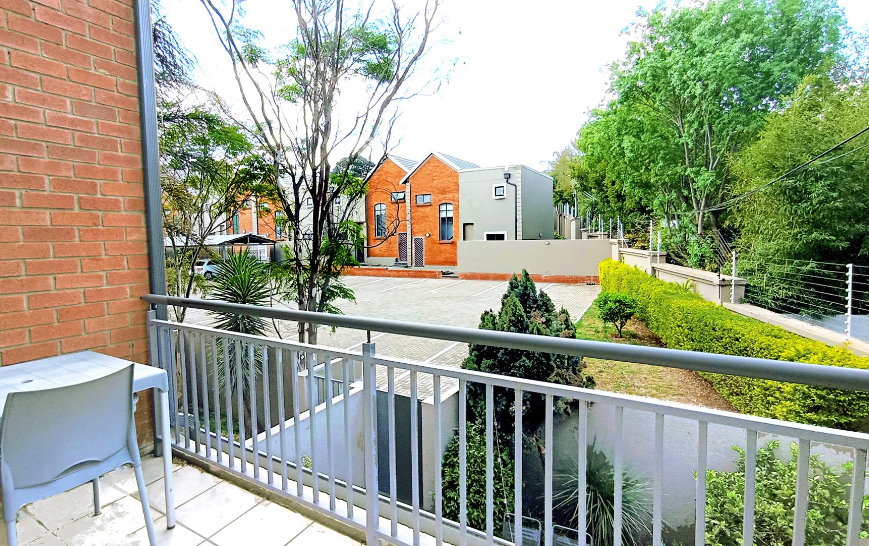 730617_patio2.jpg