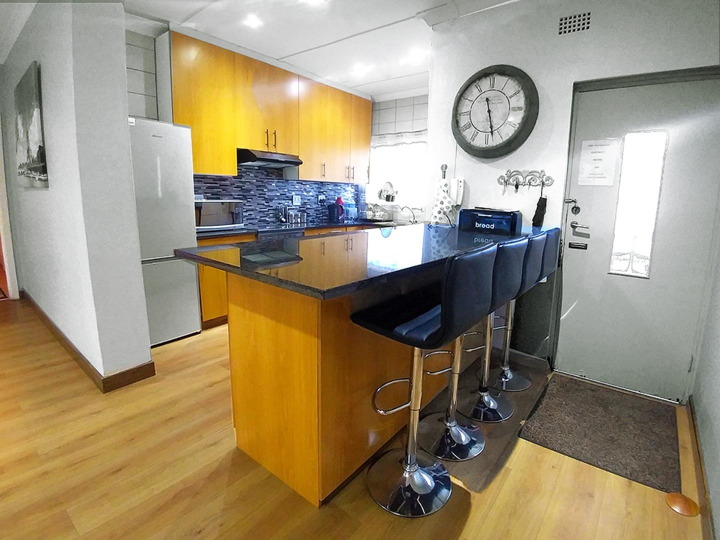 751045_kitchen1.jpg