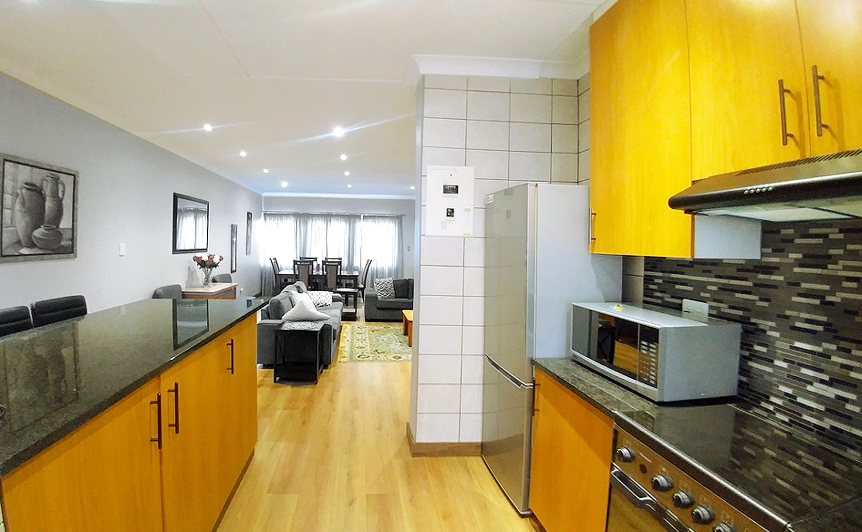 751045_kitchen4.jpg