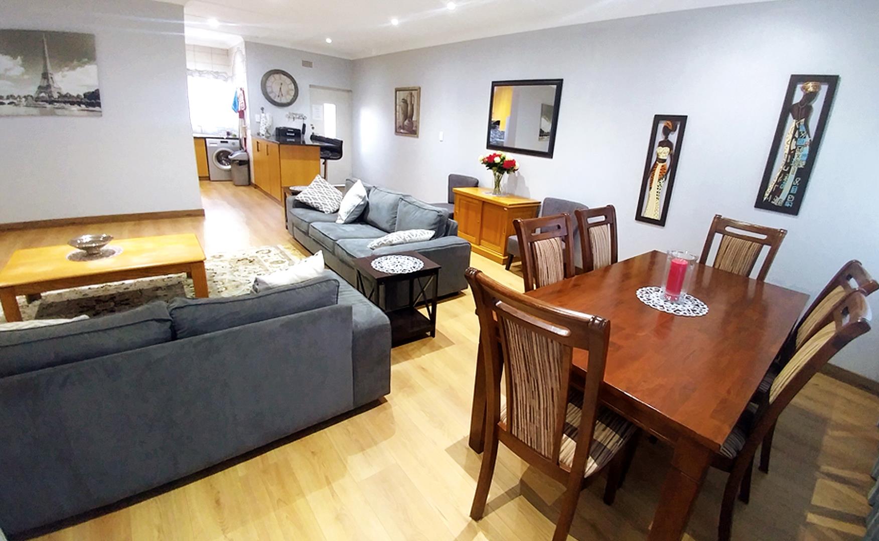 751045_lounge.jpg