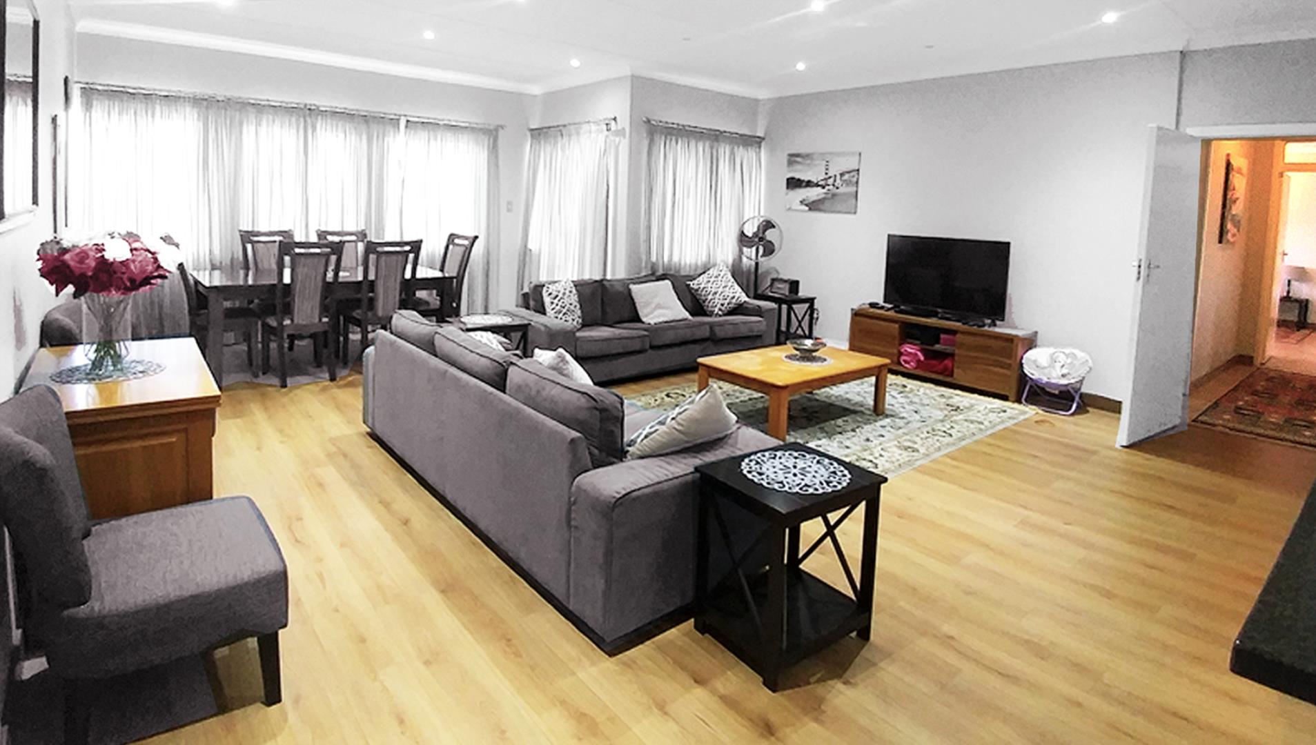 751045_lounge1.jpg