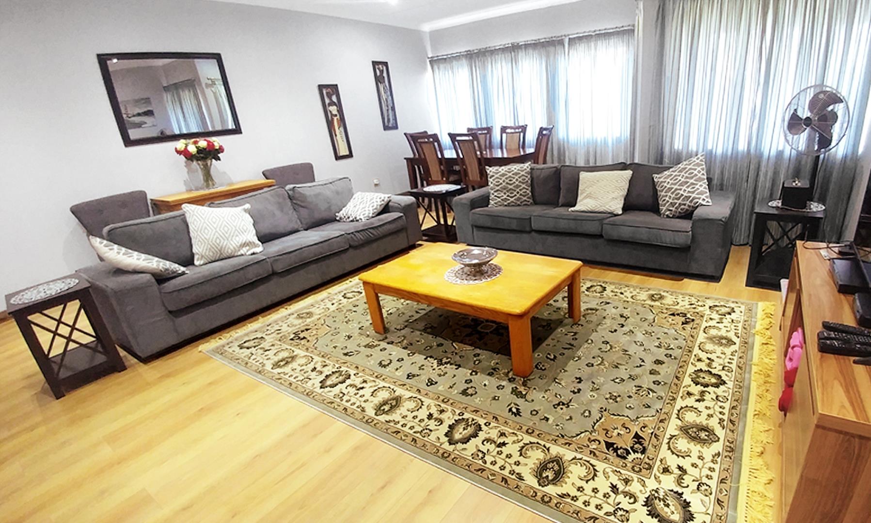 751045_lounge2.jpg