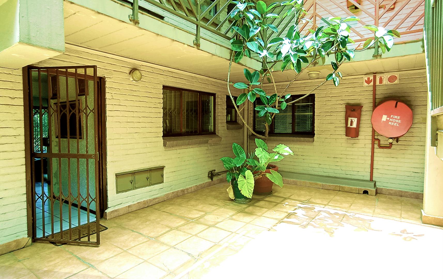 751543_courtyard.jpg