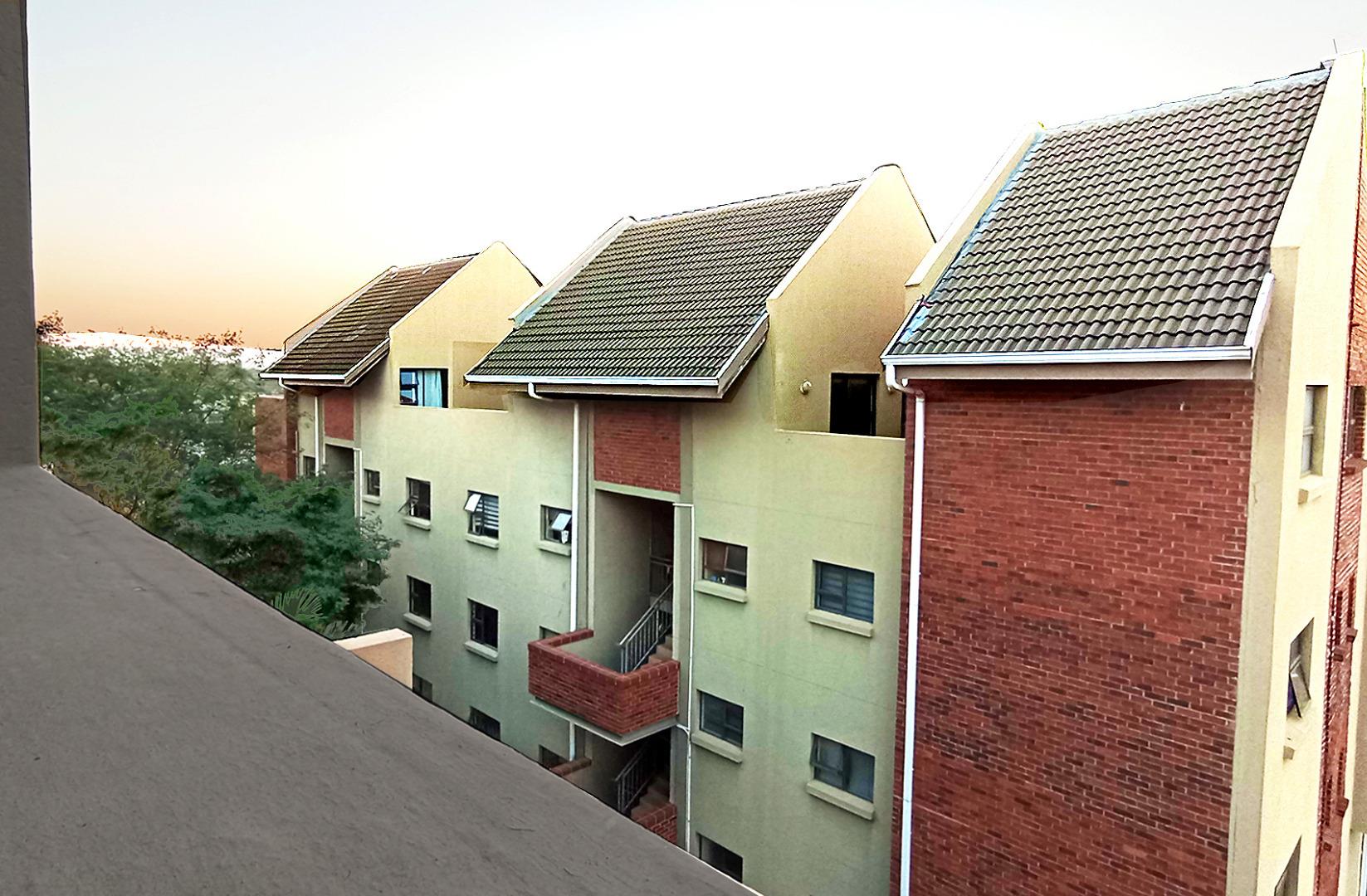 751583_balcony2.jpg