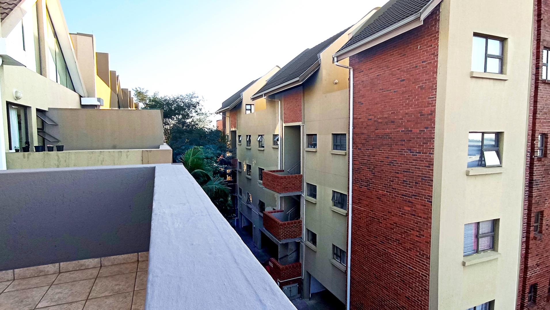 751583_balcony3.jpg