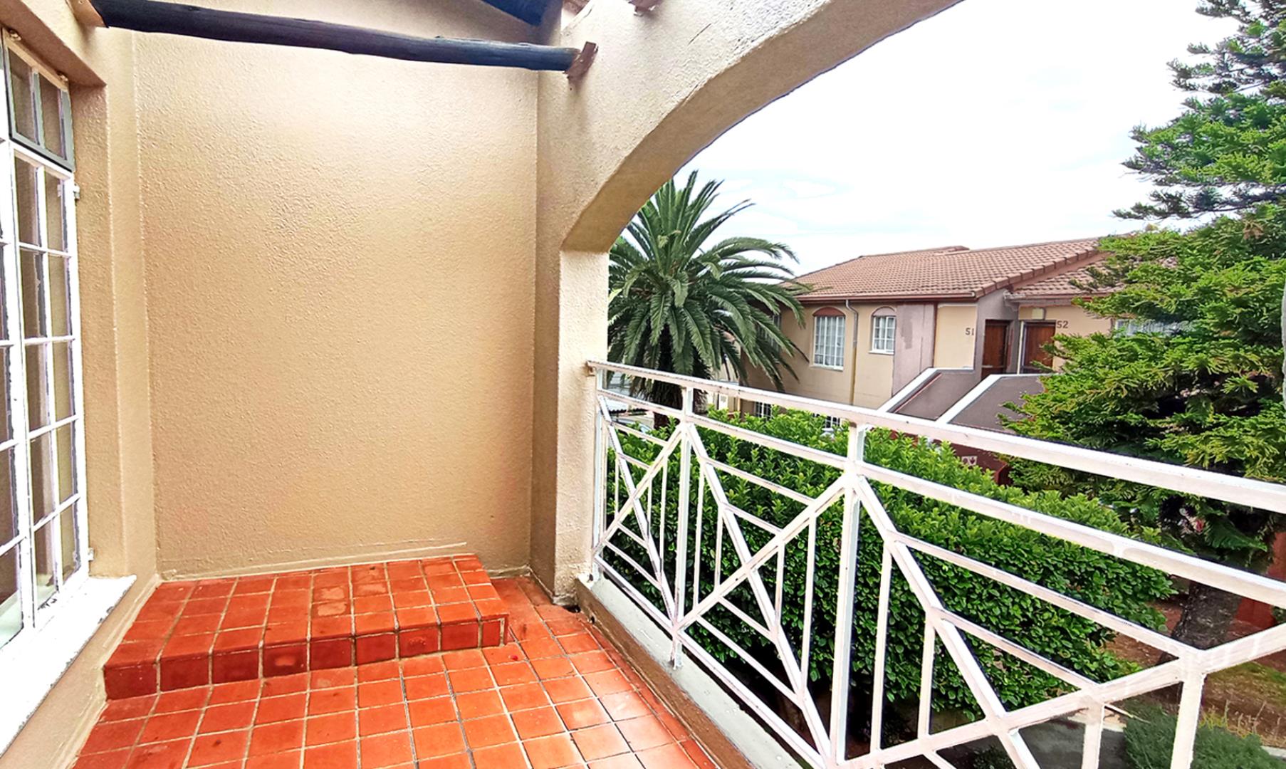 753670_balcony1.jpg