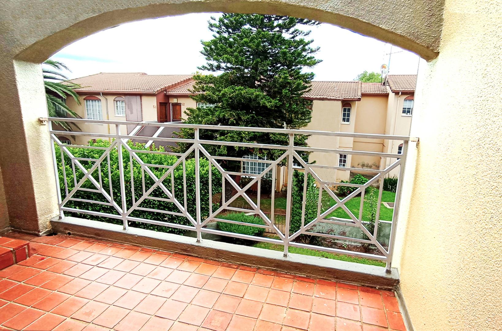 753670_balcony2.jpg