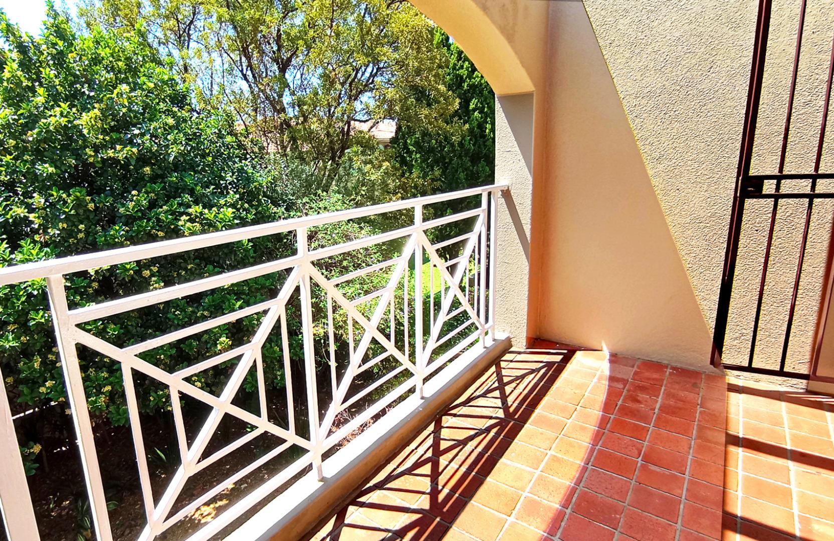 753670_balcony3.jpg