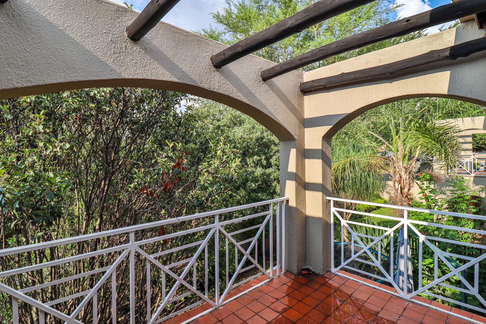 753670_balcony4.jpg