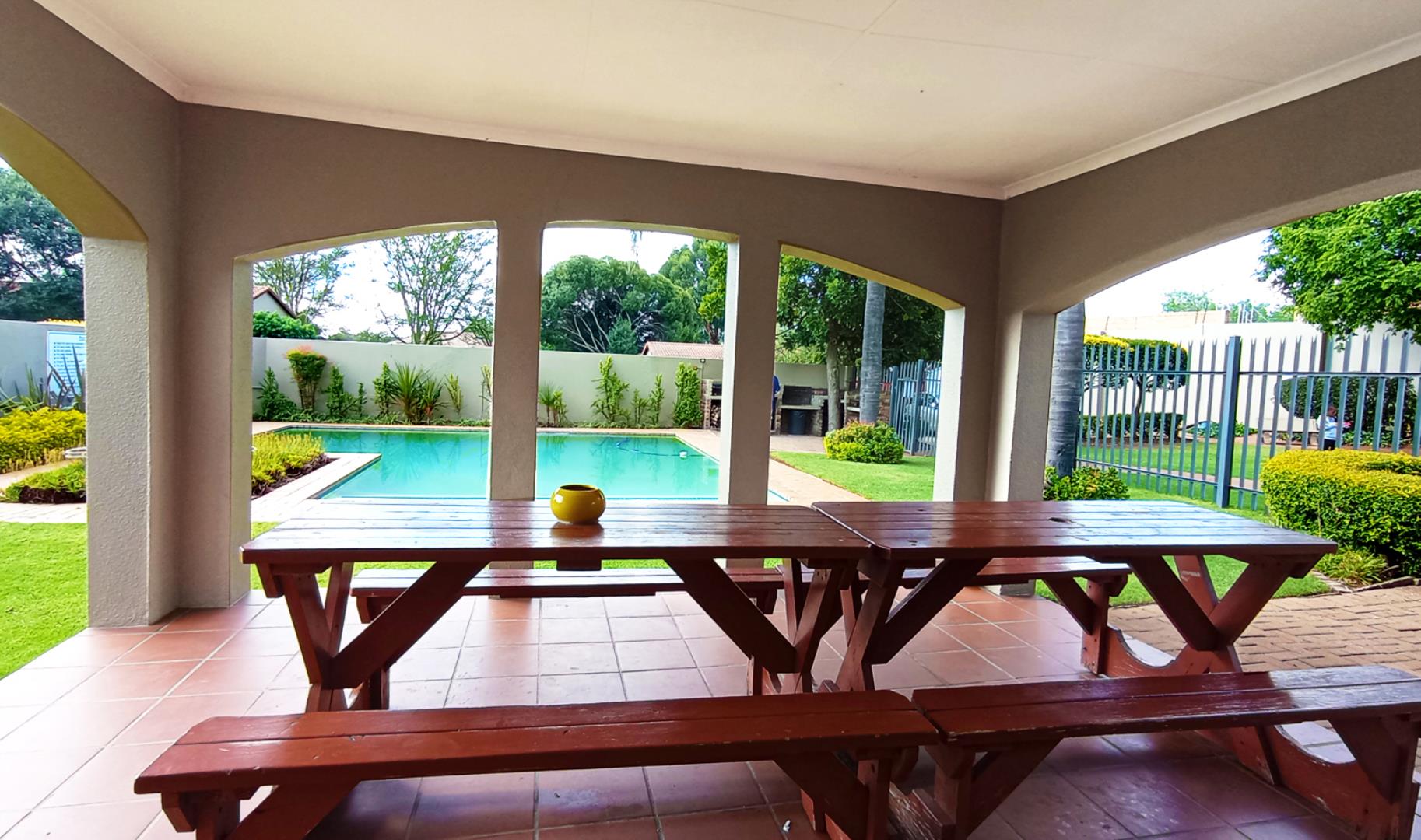 753670_pool1.jpg