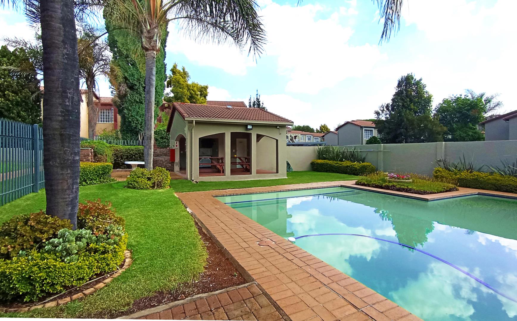 753670_pool2.jpg