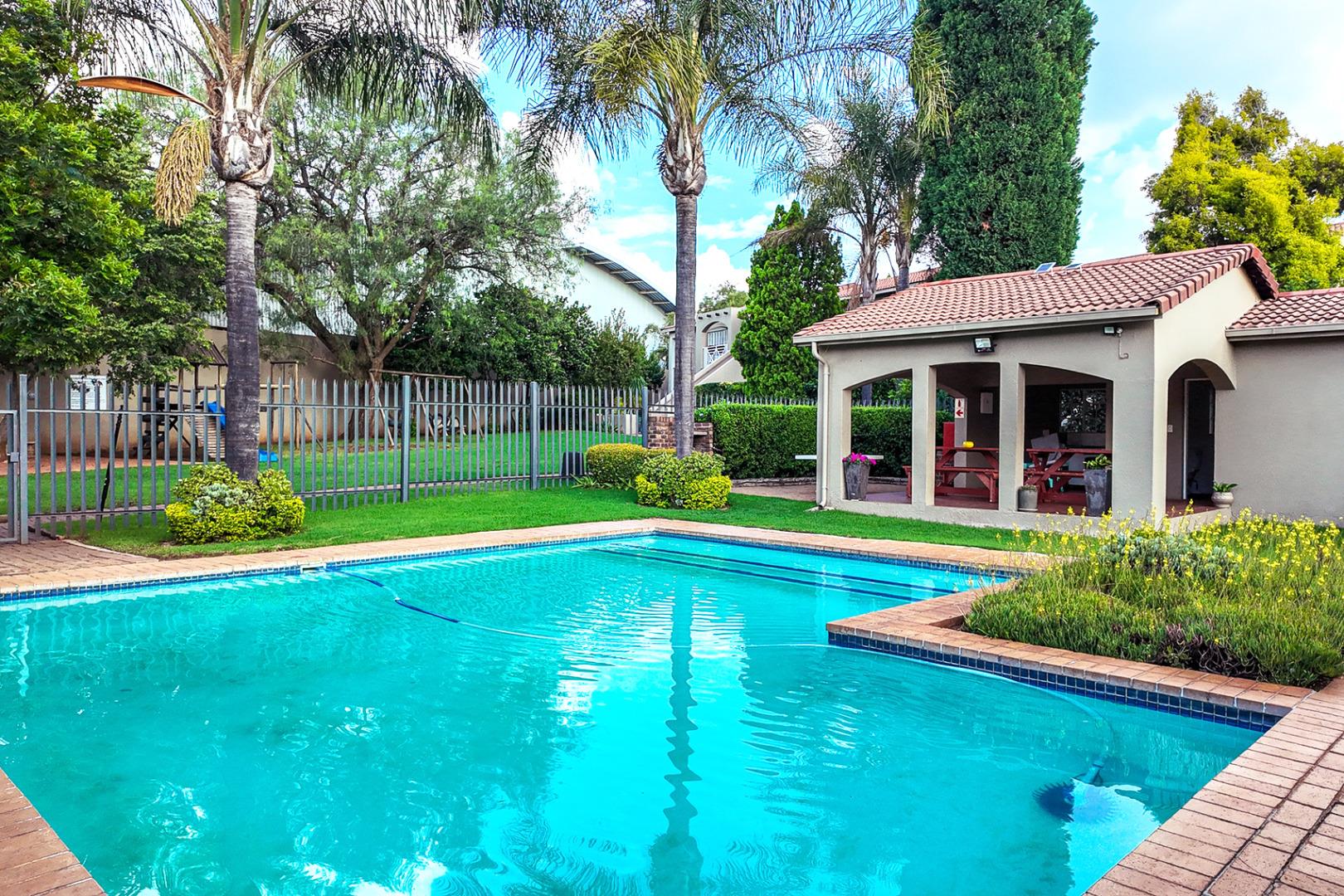 753670_pool3.jpg