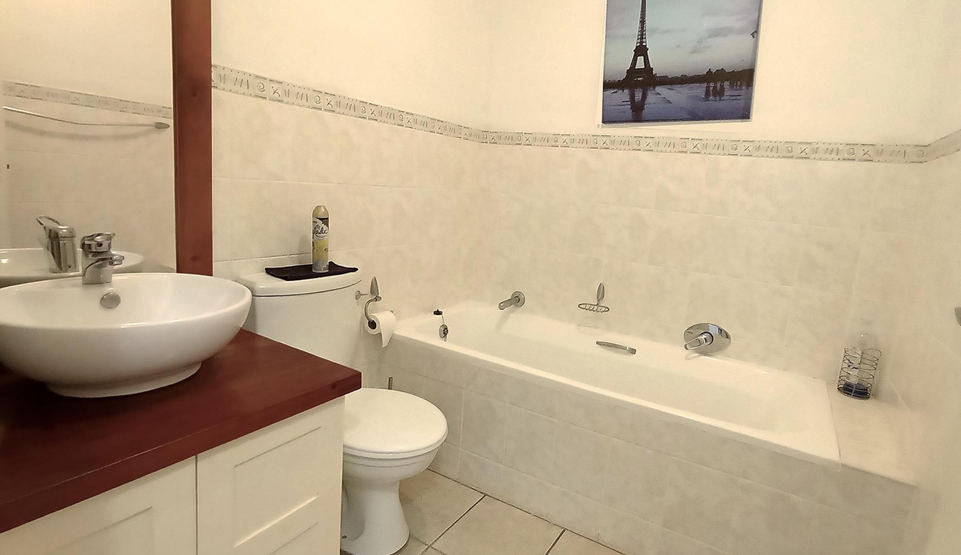 755357_bath1.jpg