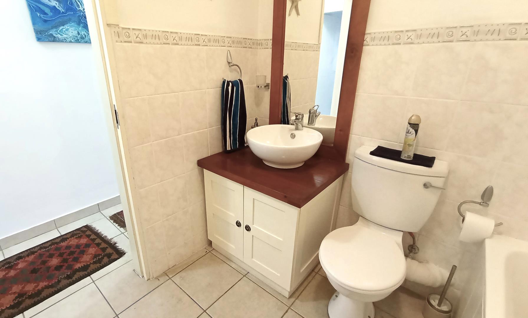 755357_bath2.jpg