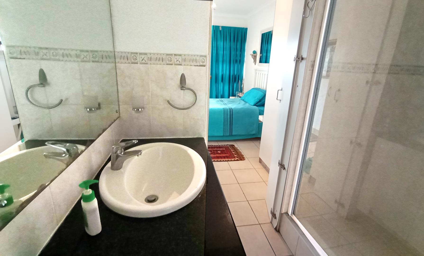 755357_bath4.jpg