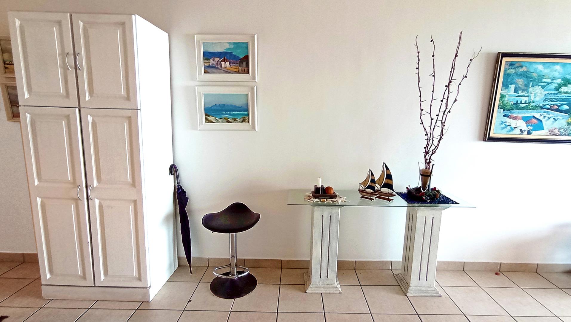 755357_lounge1.jpg
