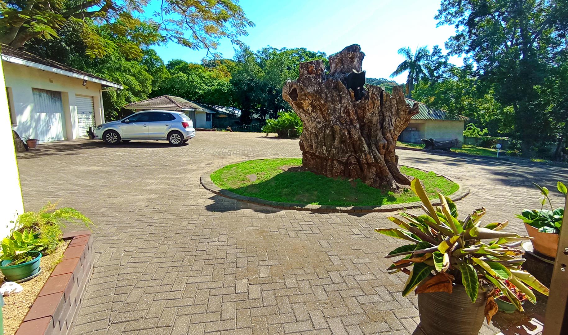 8 Bedroom House for Sale - KwaZulu Natal