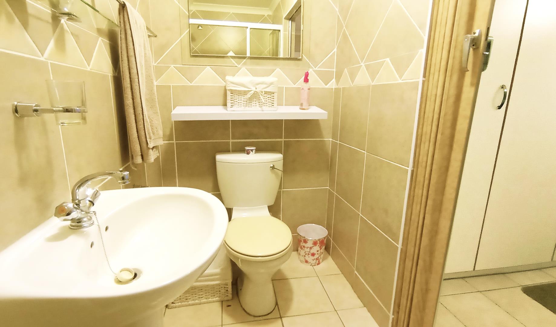 766271_bath3.jpg