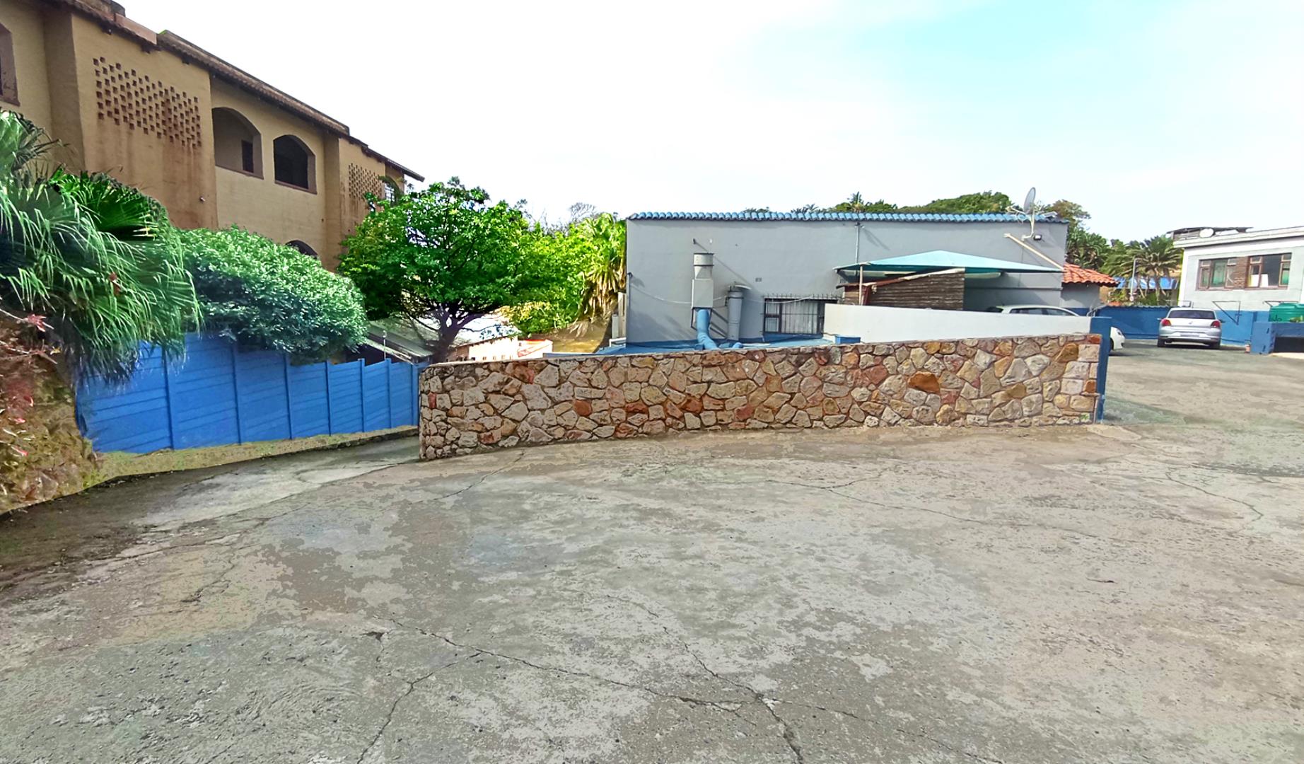 766394_entrance2.jpg