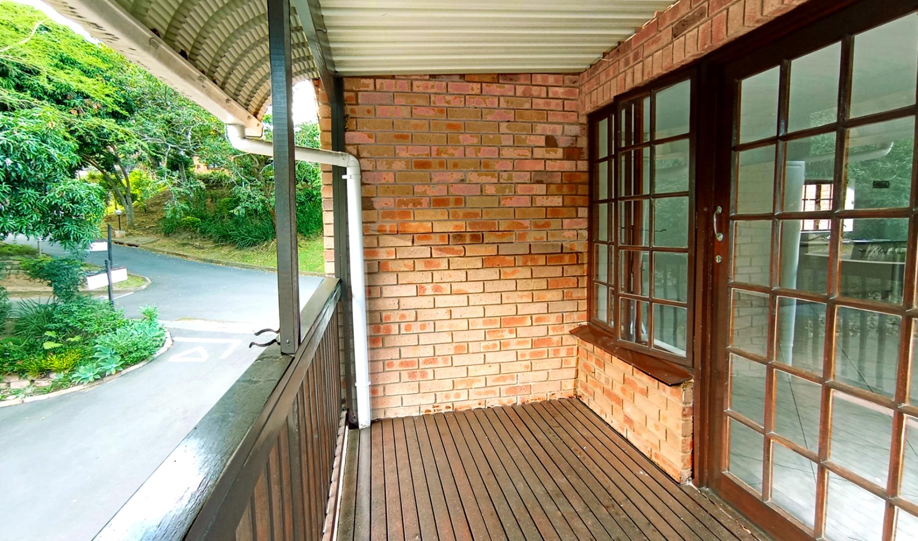 768779_balcony1.jpg