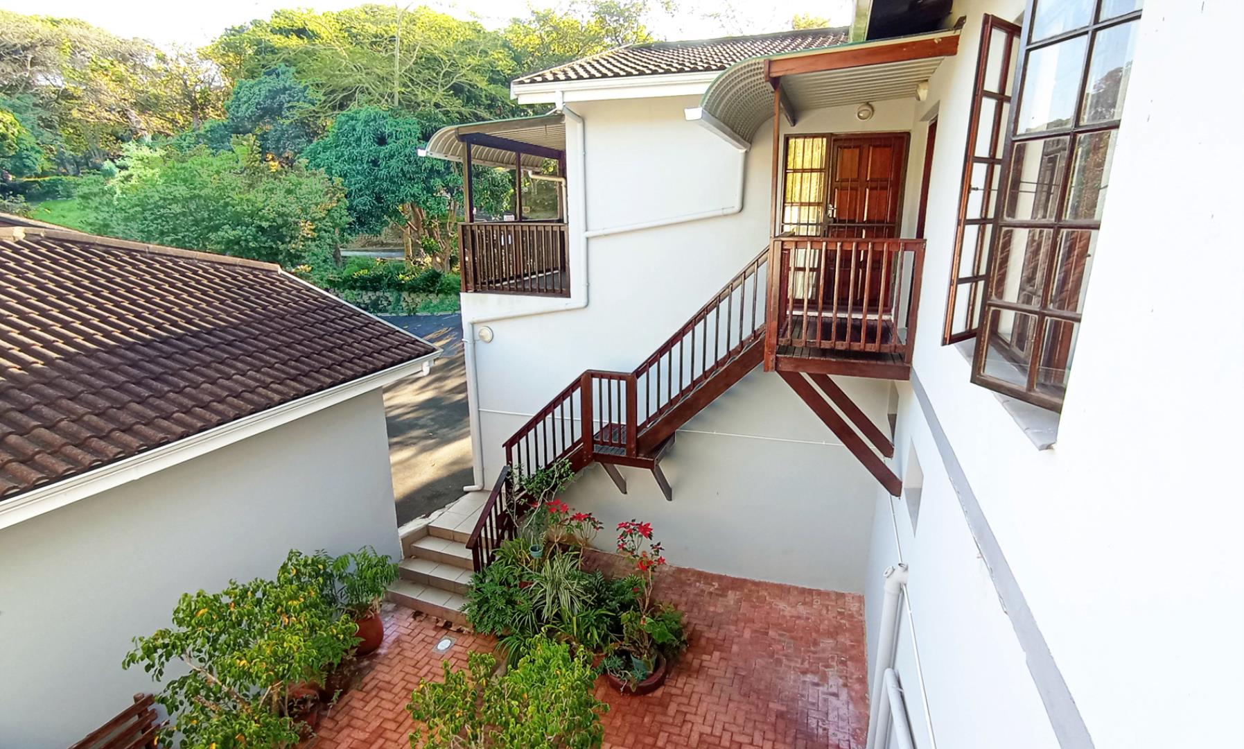 768779_balcony4.jpg