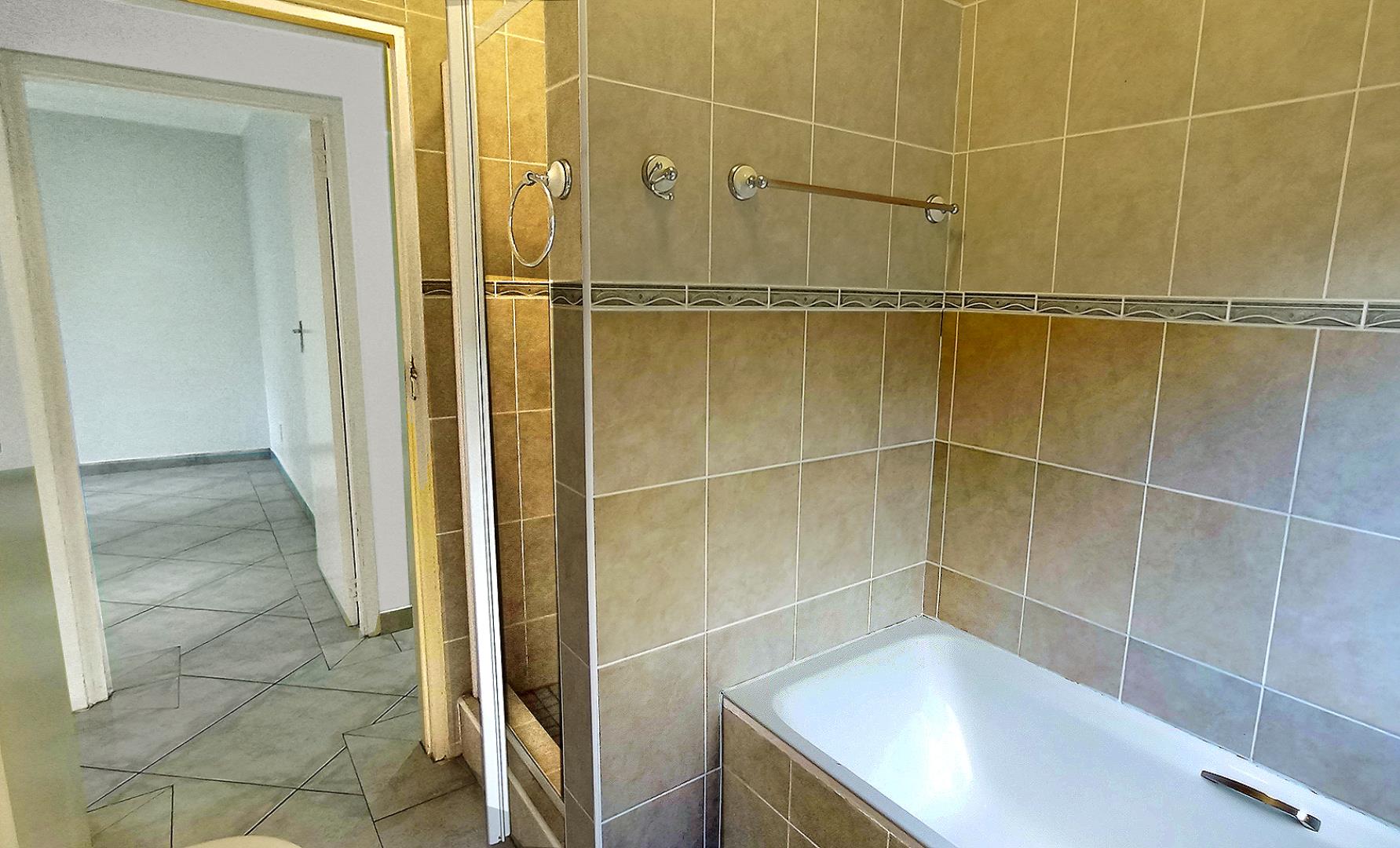 768779_bath2.jpg