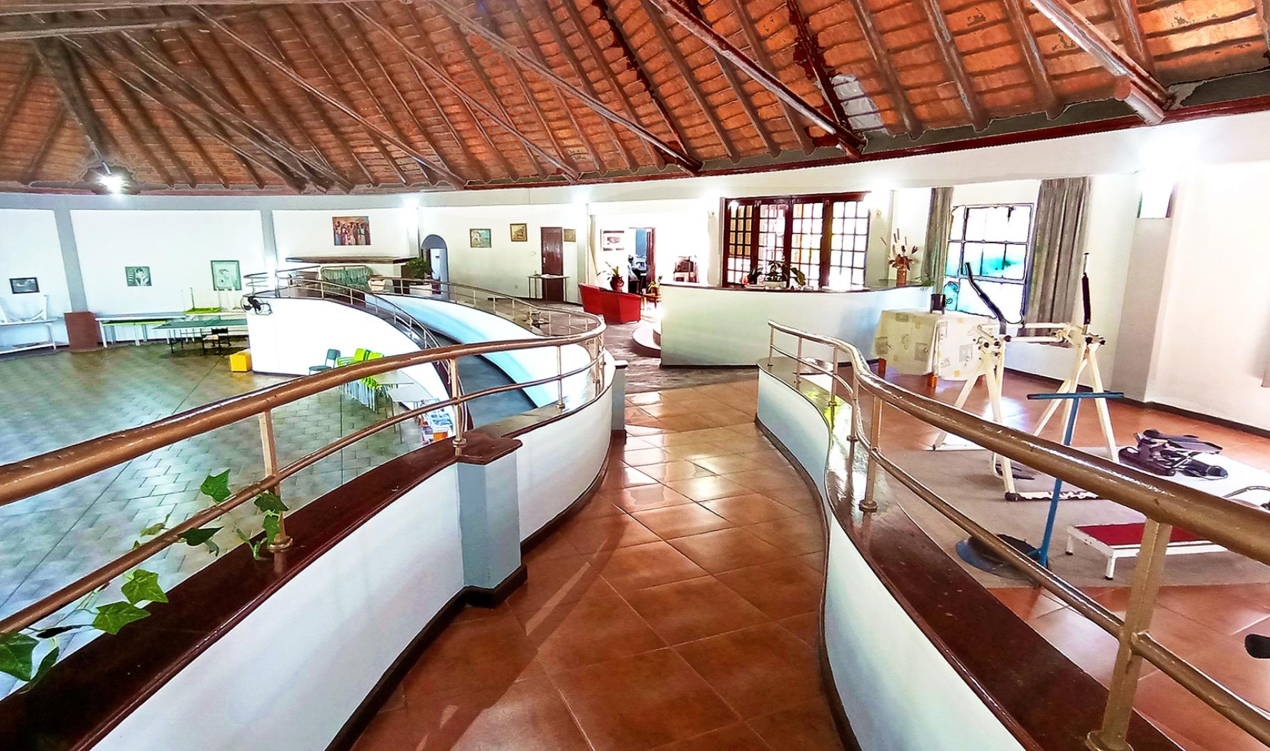 768779_hall.jpg