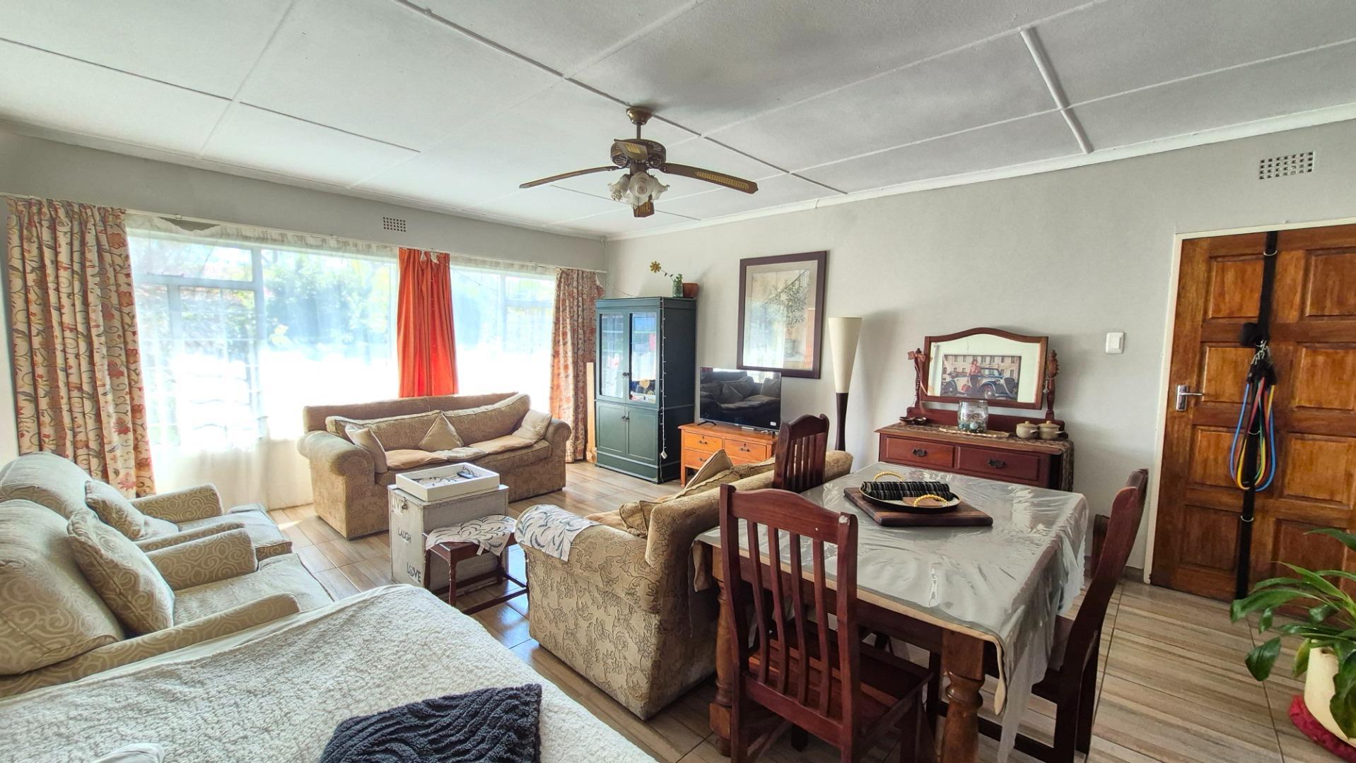 768802_765287_Sitkamer_en_Eetkamer.jpg